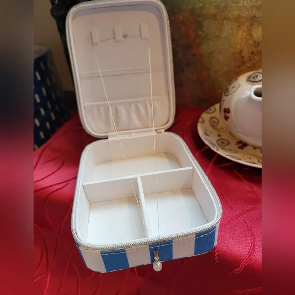 10k Gold pearl necklace - Picture 13 of 16